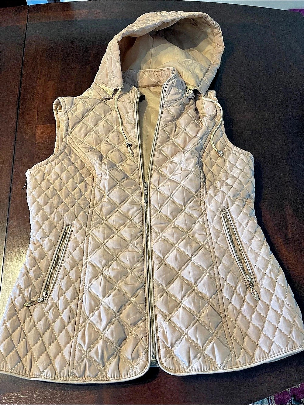 Top Paris Quilted Hooded Vest in Beige Like New